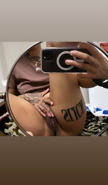 Photo nue de fuite OnlyFans de Mamasmamasrec