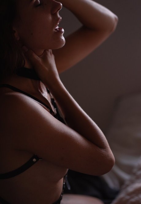 Photo nue de fuite OnlyFans de Julia Neyu