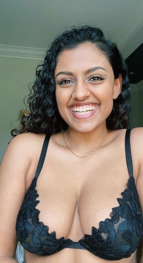 Photo nue de fuite OnlyFans de Yamini Nambimadom
