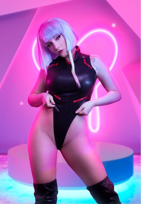 Ezy Summers Cosplay