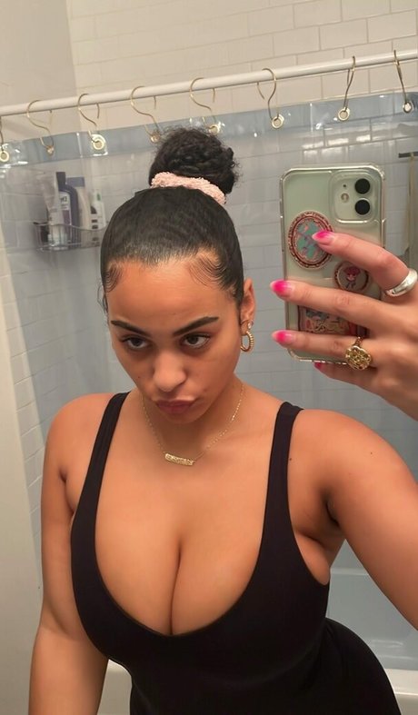 Photo nue de fuite OnlyFans de Raina Morris