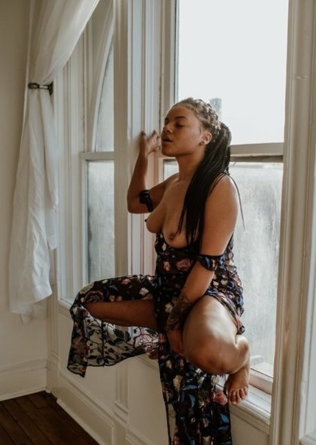 Photo nue de fuite OnlyFans de Vieraralyn