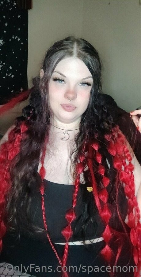 Photo nue de fuite OnlyFans de Spacemom