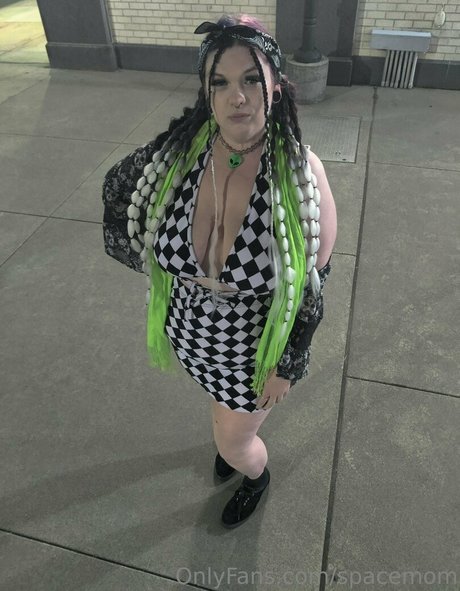 Photo nue de fuite OnlyFans de Spacemom