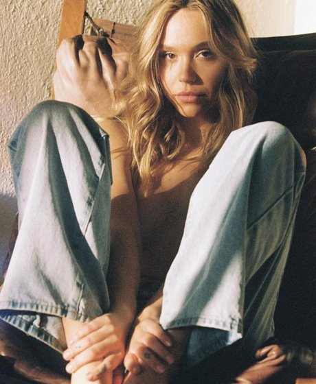 Alexis Ren