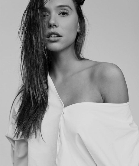 Alexis Ren