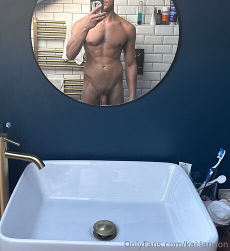 Photo nue de fuite OnlyFans de Kai Landon