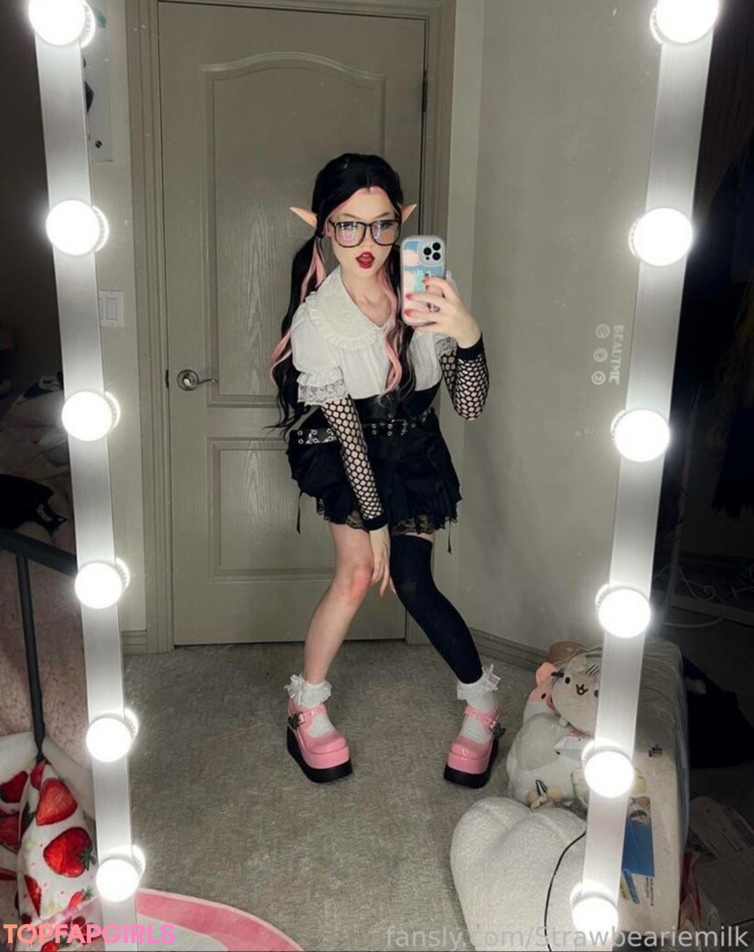 Photo nue de fuite OnlyFans de Strawbeariemilkk #1528