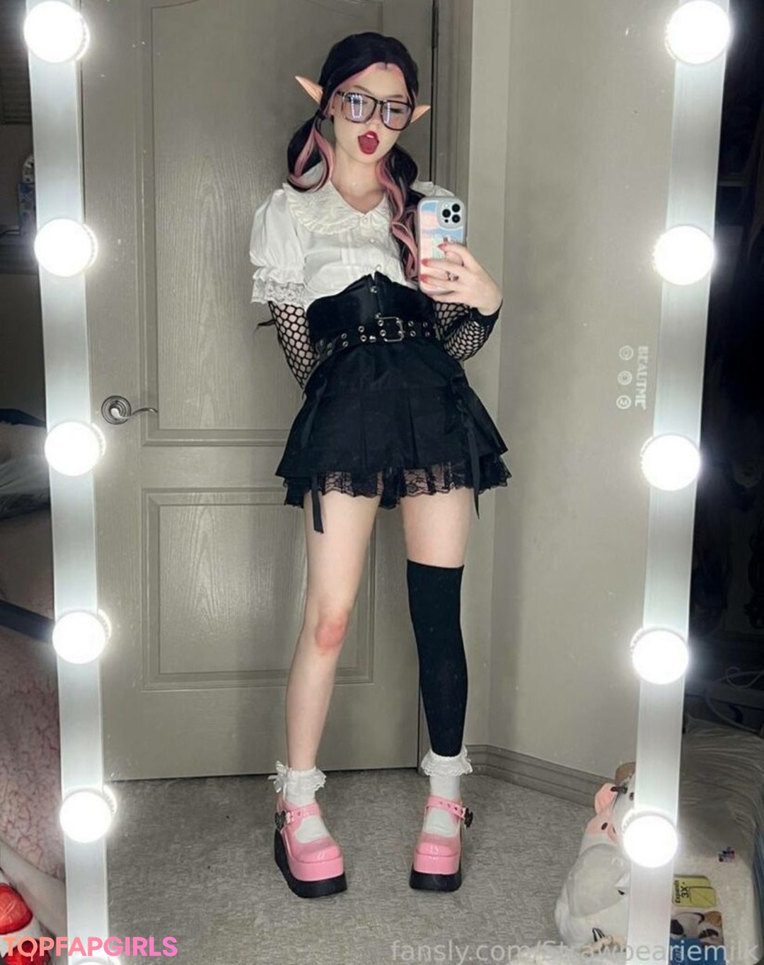 Photo nue de fuite OnlyFans de Strawbeariemilkk #1530