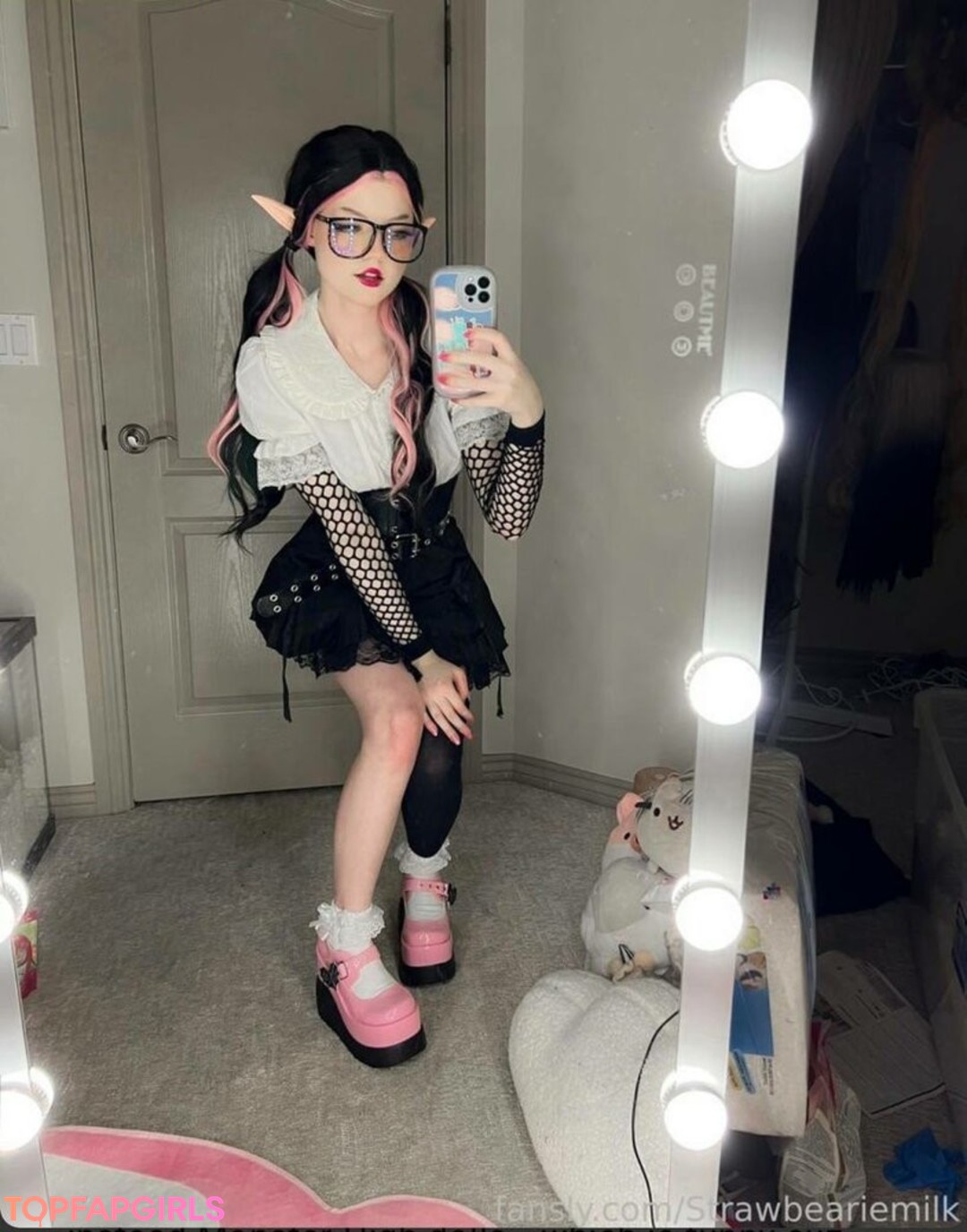 Photo nue de fuite OnlyFans de Strawbeariemilkk #1538