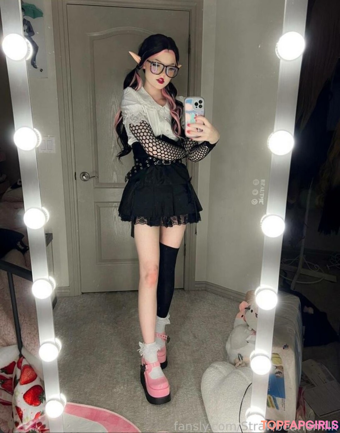 Photo nue de fuite OnlyFans de Strawbeariemilkk #1539