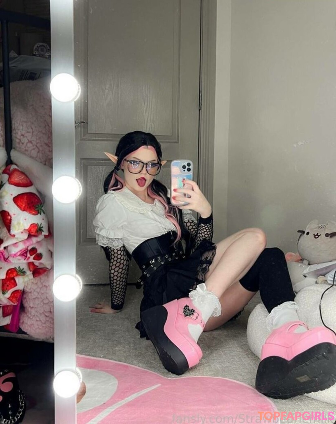 Photo nue de fuite OnlyFans de Strawbeariemilkk #1541