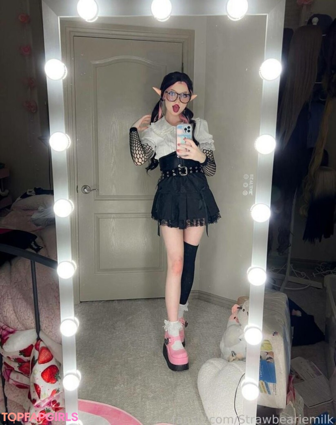 Photo nue de fuite OnlyFans de Strawbeariemilkk #1548