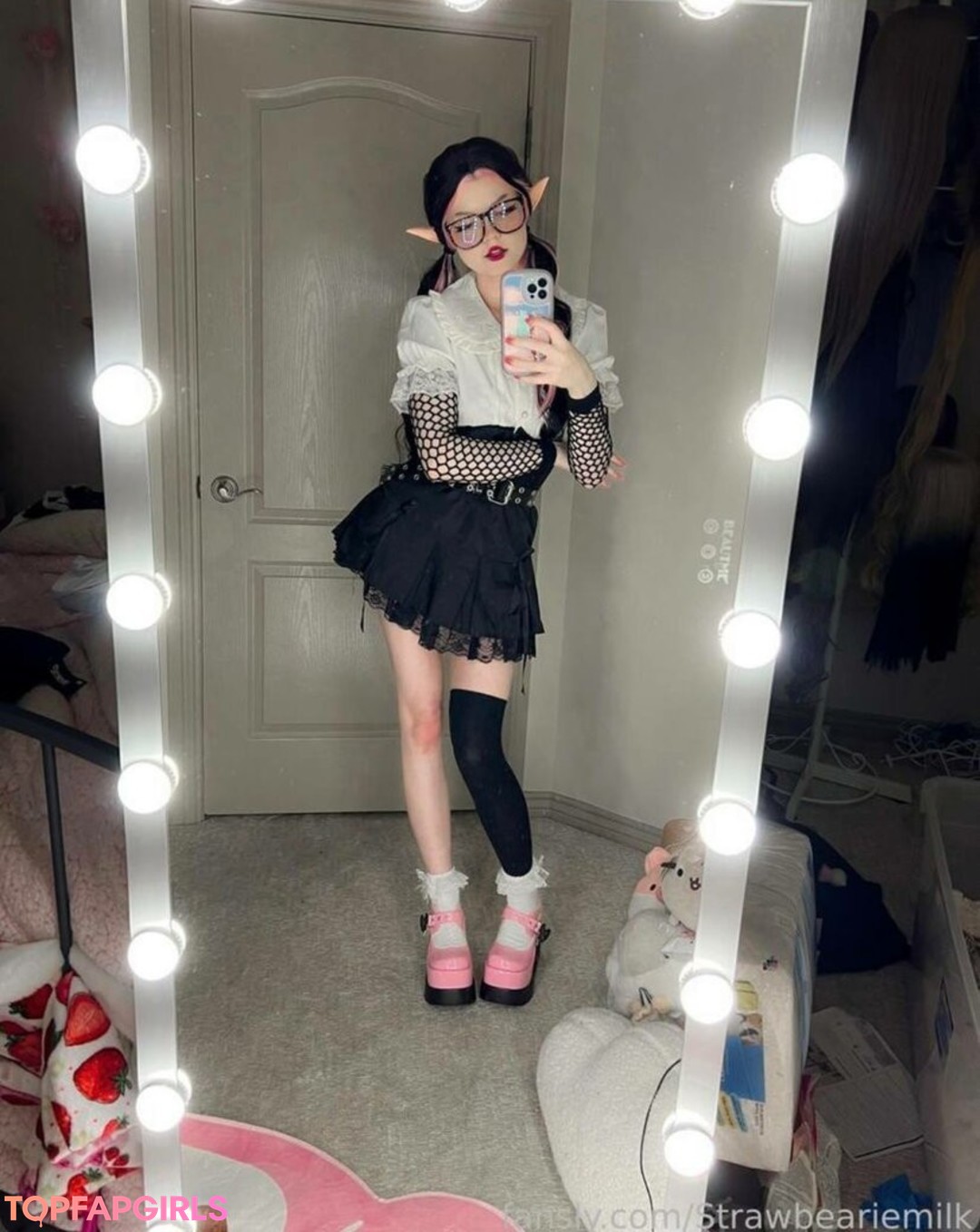 Photo nue de fuite OnlyFans de Strawbeariemilkk #1554