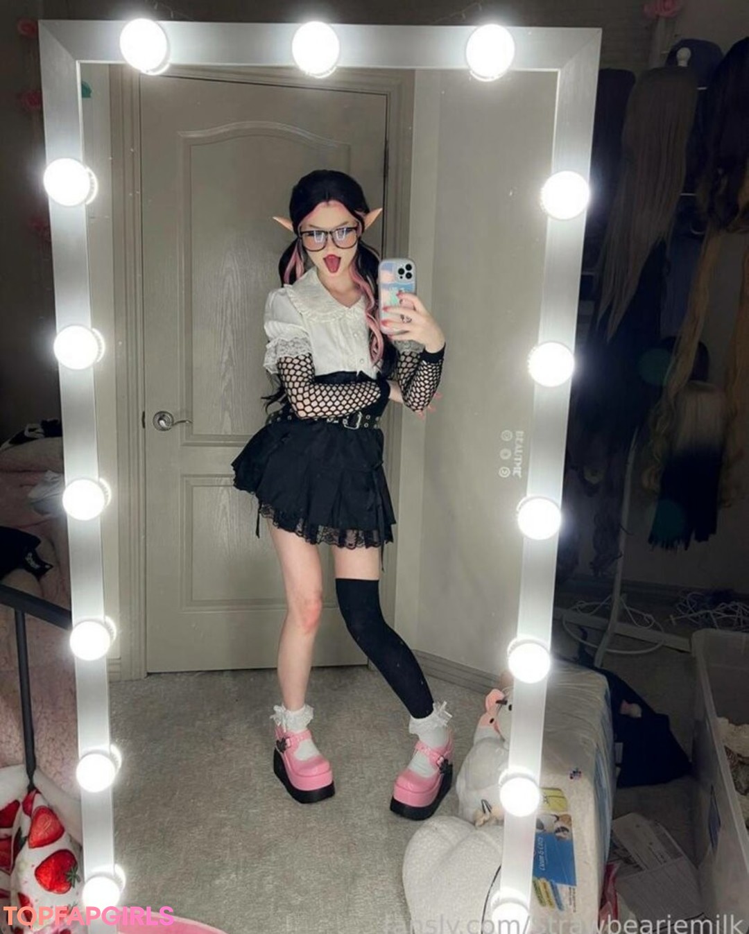 Photo nue de fuite OnlyFans de Strawbeariemilkk #1560