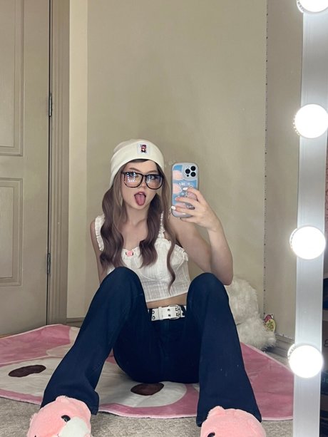 Photo nue de fuite OnlyFans de Strawbeariemilkk