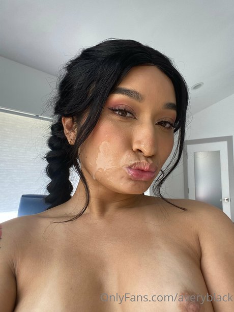 Photo nue de fuite OnlyFans de Avery Black