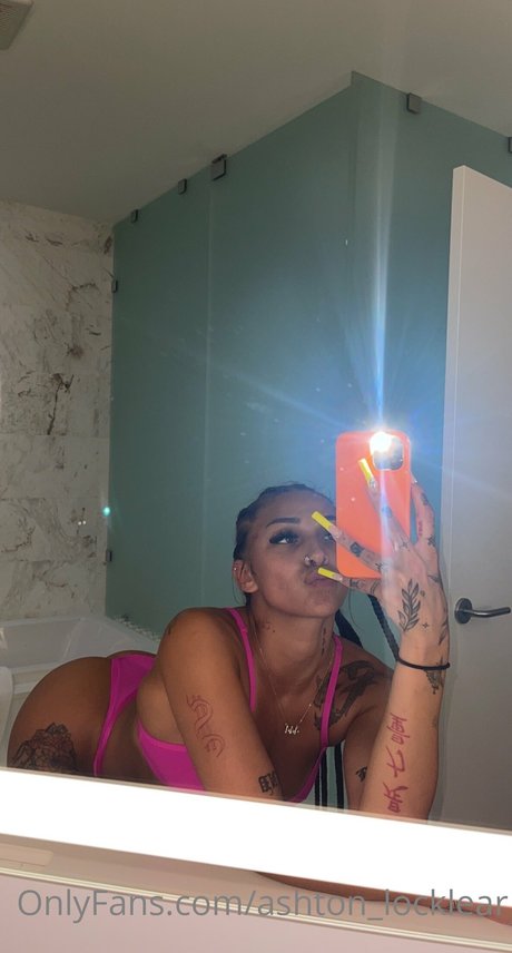 Photo nue de fuite OnlyFans de Ashton Locklear