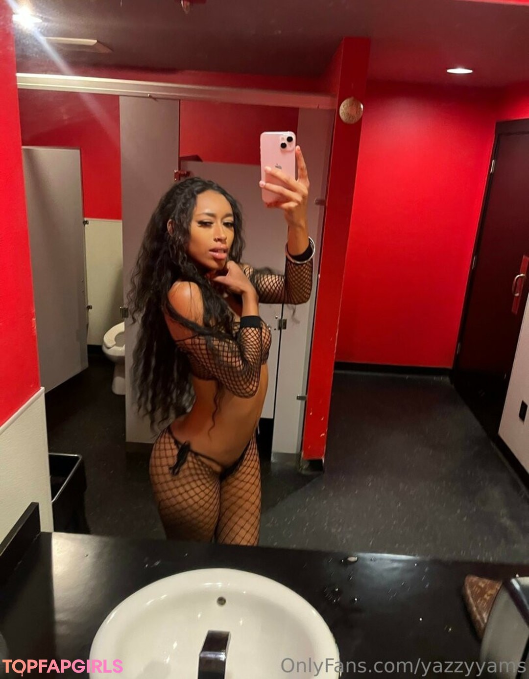Photo nue de fuite OnlyFans de Yazzyyams #1003