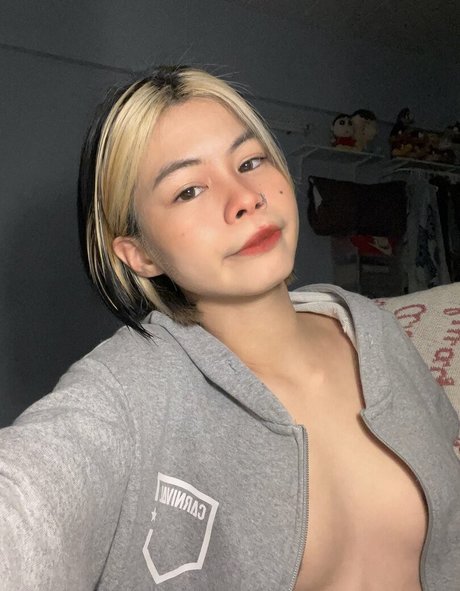 Photo nue de fuite OnlyFans de Emiiziru