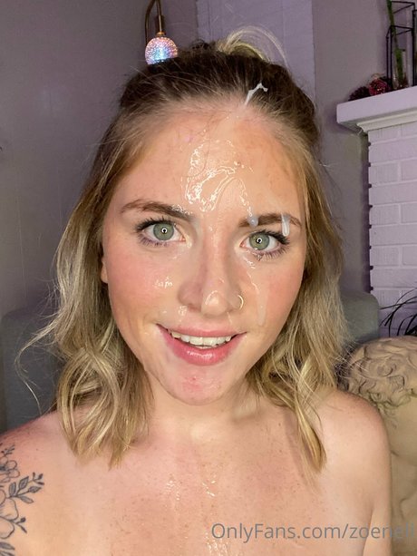 Photo nue de fuite OnlyFans de Zoeneli