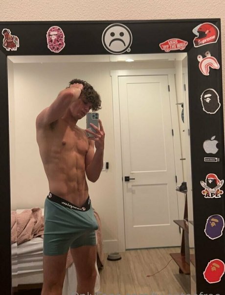 Photo nue de fuite OnlyFans de Twentoofree