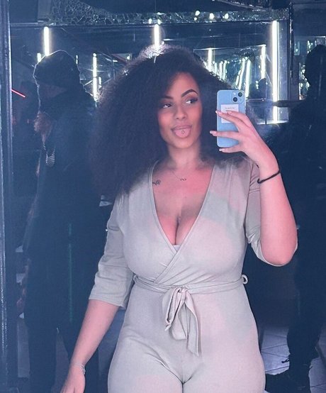 Photo nue de fuite OnlyFans de Ines Curly