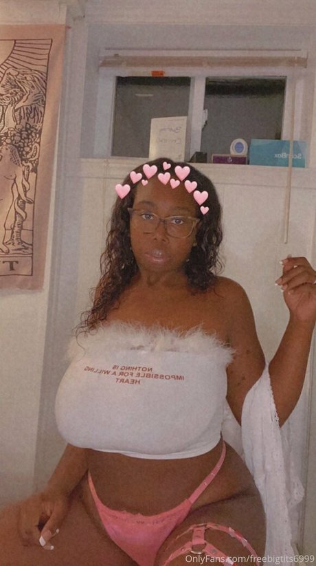 Photo nue de fuite OnlyFans de Freebigtits6999