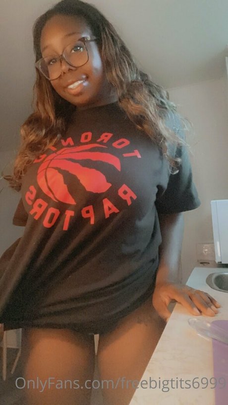 Photo nue de fuite OnlyFans de Freebigtits6999