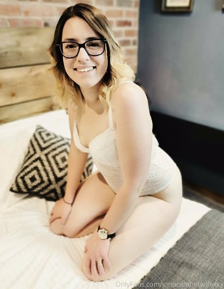 Photo nue de fuite OnlyFans de Innocenthotwifexxx