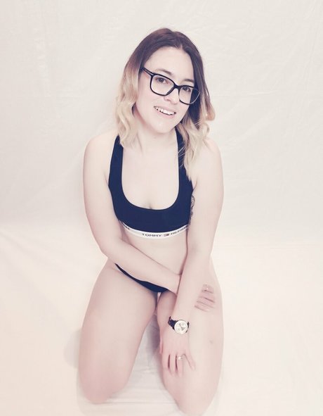 Photo nue de fuite OnlyFans de Innocenthotwifexxx