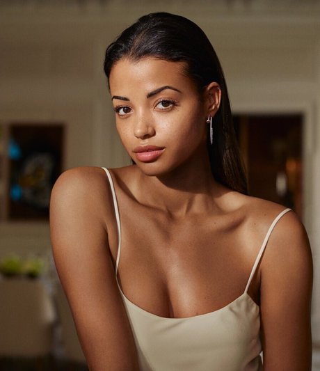 Photo nue de fuite OnlyFans de Ella Balinska