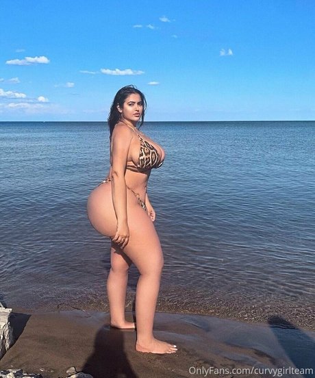 Photo nue de fuite OnlyFans de Curvygirlteam