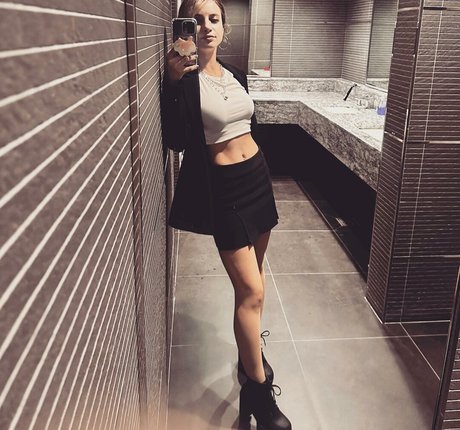 Photo nue de fuite OnlyFans de Laure Valee