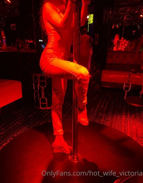 Hot_wife_victoria