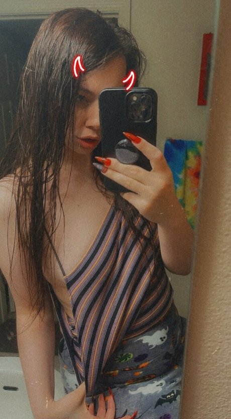 Photo nue de fuite OnlyFans de Victorialunaarose