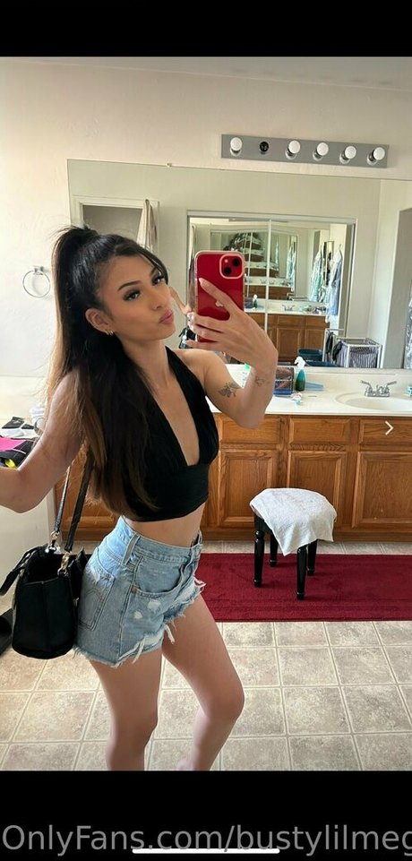 Photo nue de fuite OnlyFans de Bustylilmegan