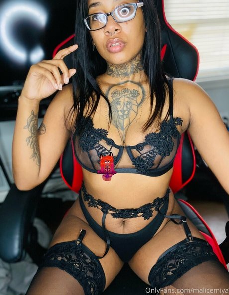 Photo nue de fuite OnlyFans de Malicemiya