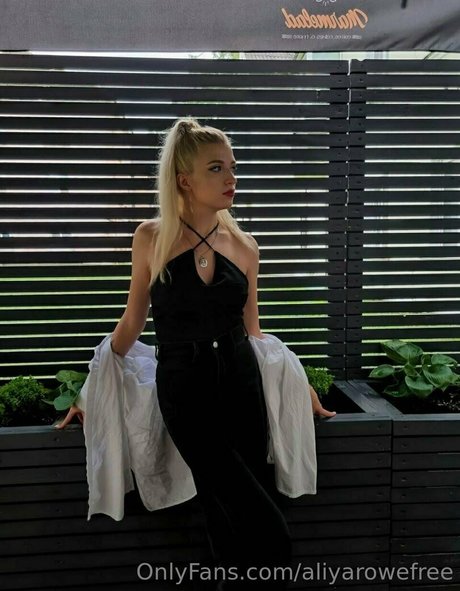Photo nue de fuite OnlyFans de Aliyarowefree
