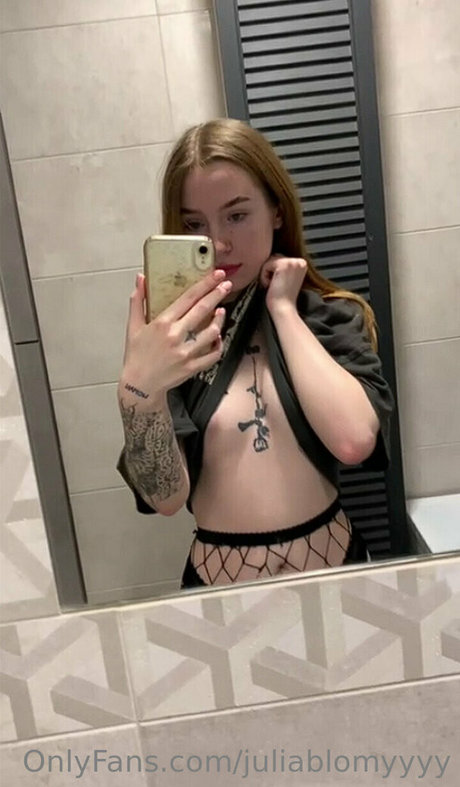 Photo nue de fuite OnlyFans de Juliablomyyyy