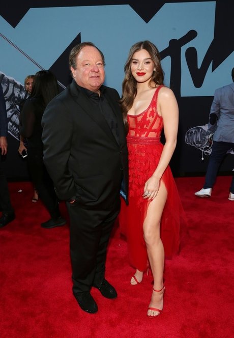 Hailee Steinfeld
