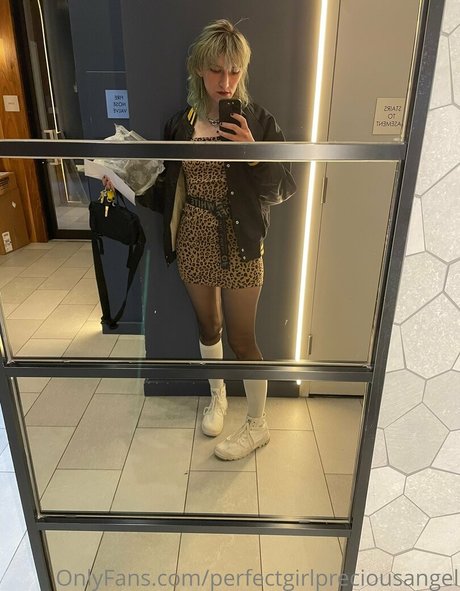 Photo nue de fuite OnlyFans de Xxpissgirl420xx