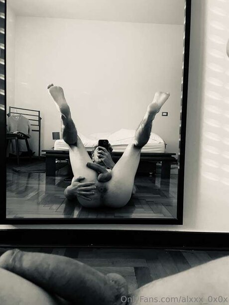 Photo nue de fuite OnlyFans de Alxxx 0x0x