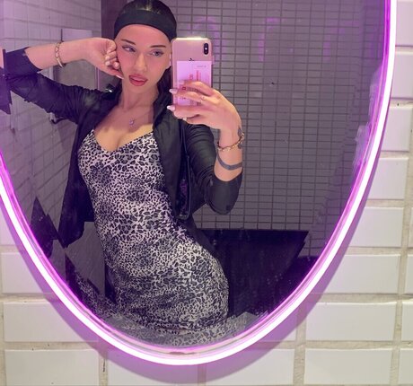 Photo nue de fuite OnlyFans de Nahiarabrenn