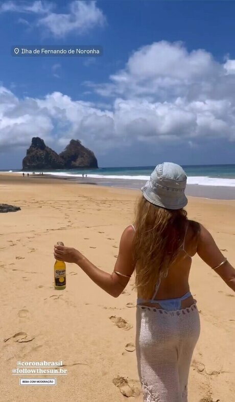 Camila Mayrink
