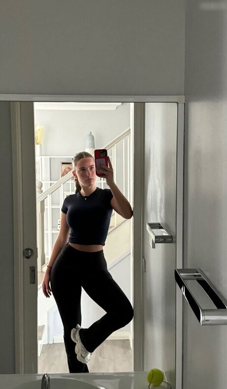 Lauramjj_