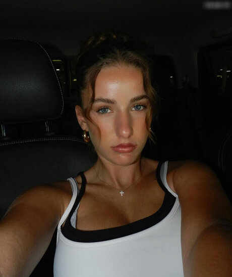 Lauramjj_