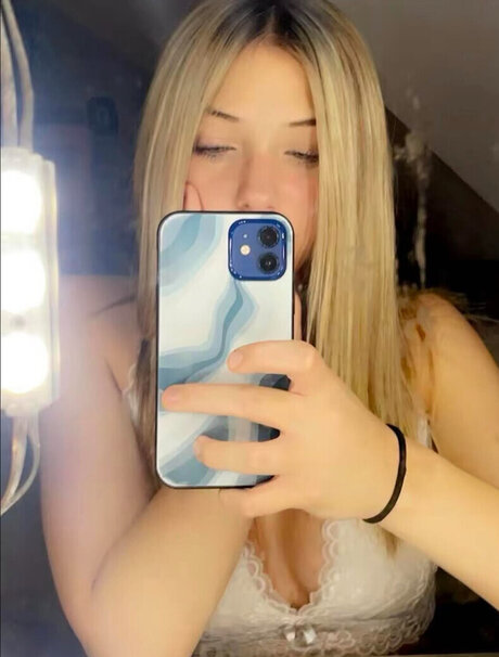 Photo nue de fuite OnlyFans de Blondexbb  Bryanamae