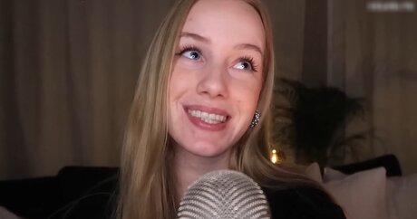 Photo nue de fuite OnlyFans de Nadine Von Relaxasmr