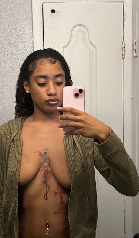 Photo nue de fuite OnlyFans de Jellyfishlegend